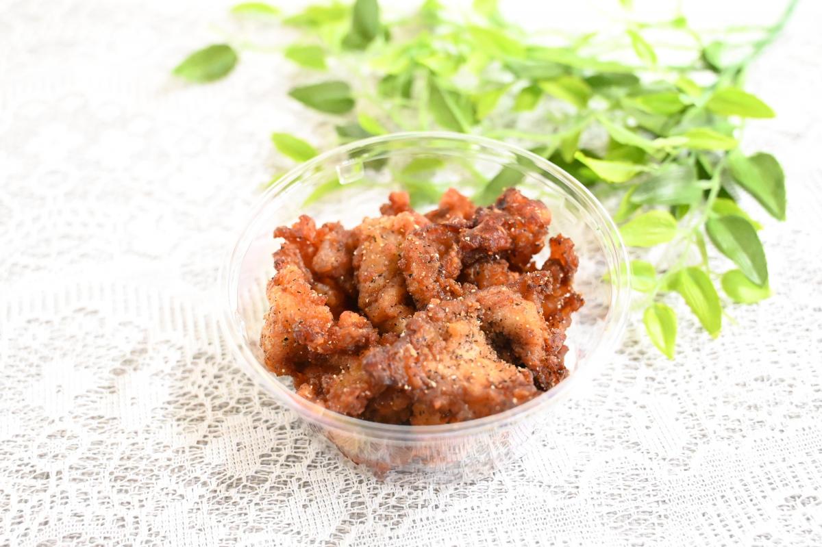 胡椒が決め手!国産鶏皮の唐揚げ