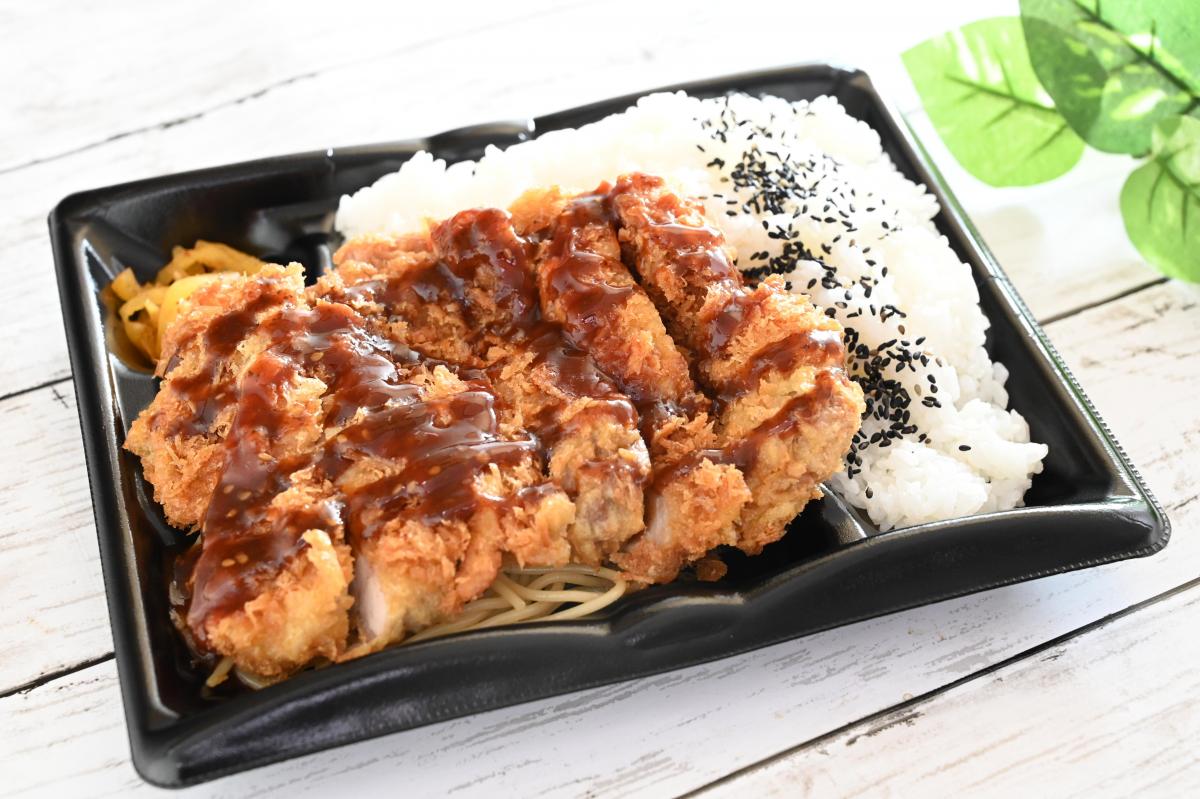 2種ソースのビッグチキンカツ弁当