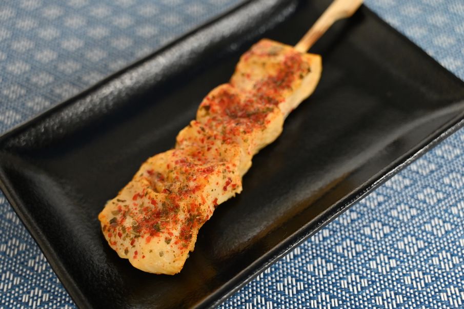 香辛料が効いたチキンブレスト串